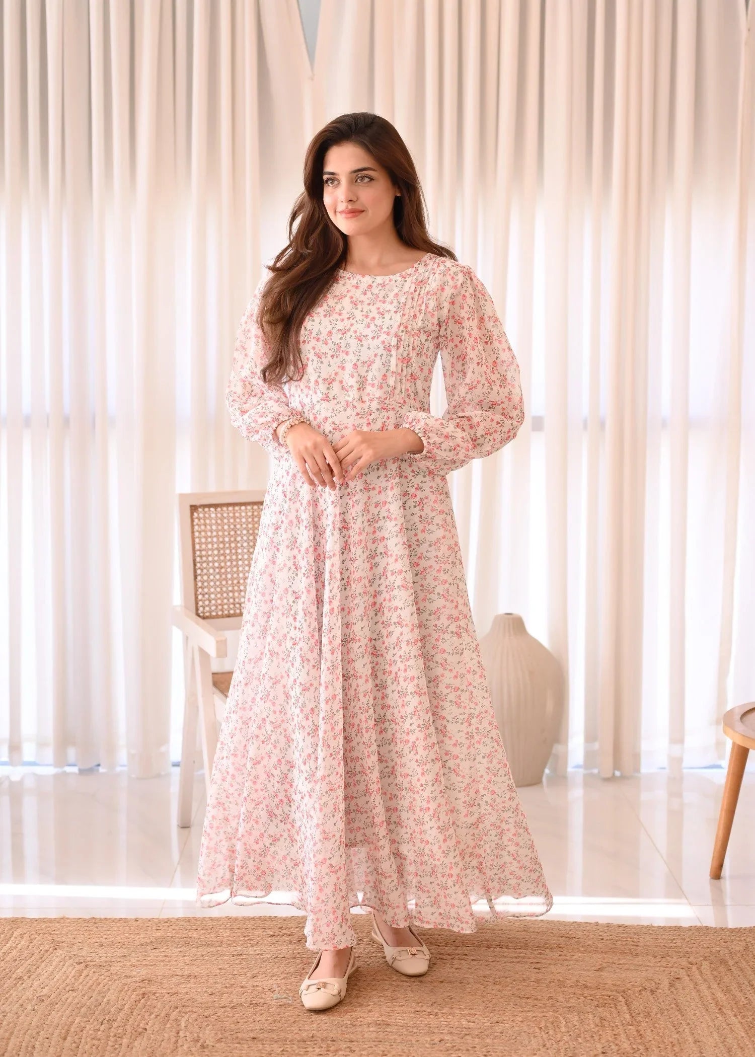 WOMEN FASHION AND LUXURY CLOTHS